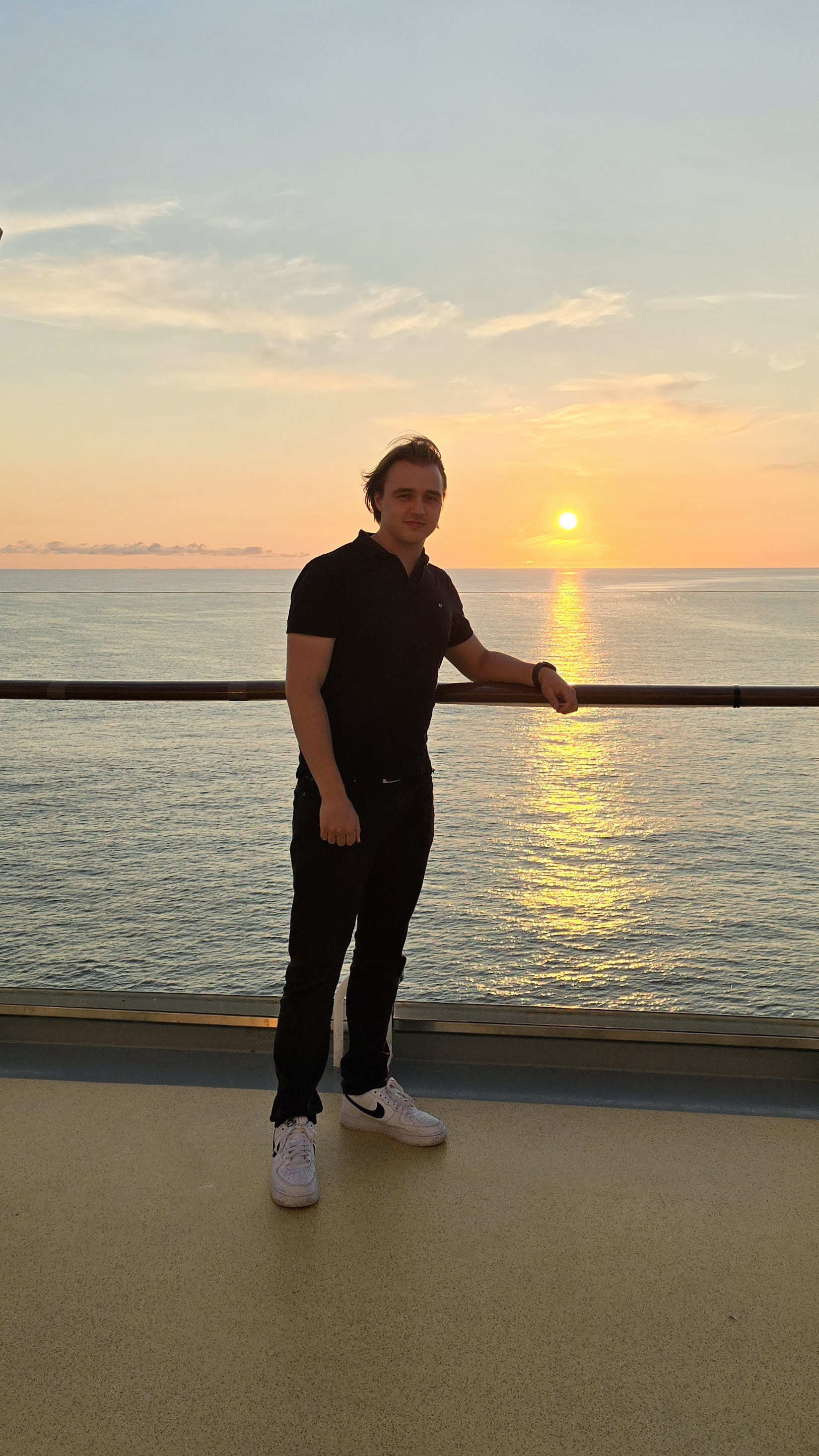 Zoomen: Bitte Foto Jonathan Dornhecker 2021 klicken!